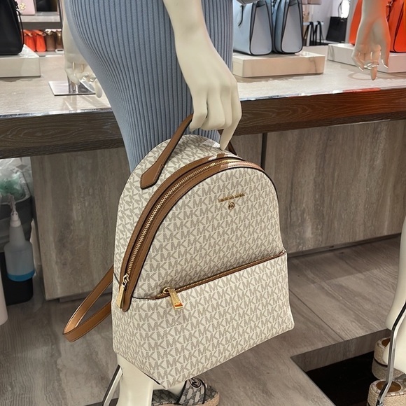 Michael Kors Womens Valerie Medium Logo Backpack 30F2G9VB2B-149 (Vanilla)
NWT main image 14